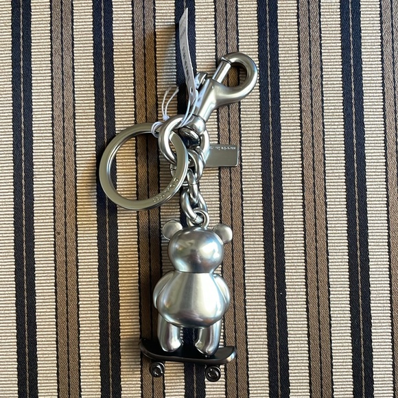 Coach skateboard bear charm - Silver Metal -THE WHEELS MOVE ON THE SKATE… - Picture 3 of 3